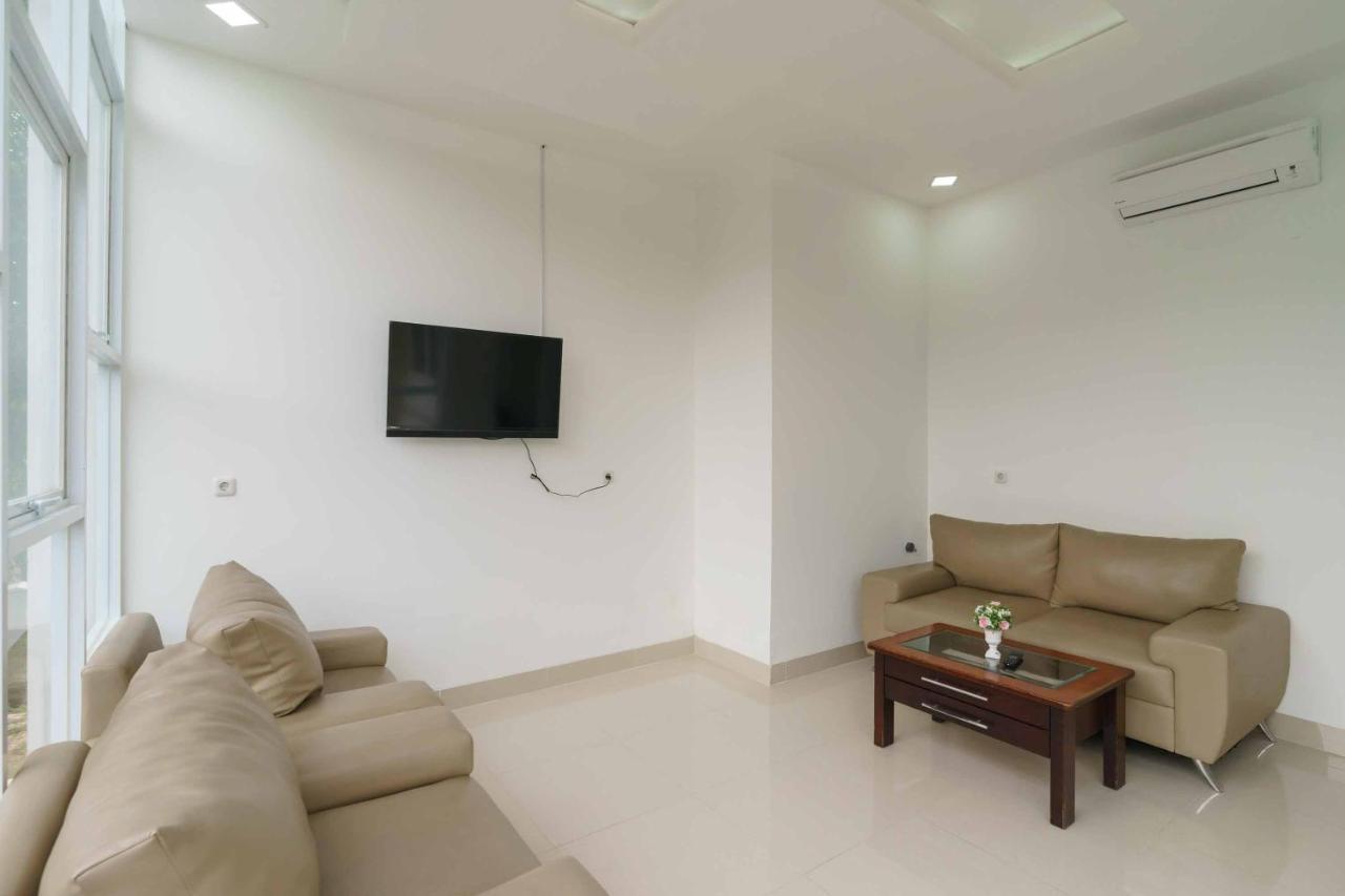 Reddoorz Plus Near Eka Hospital Bsd 5 Dadap Екстер'єр фото