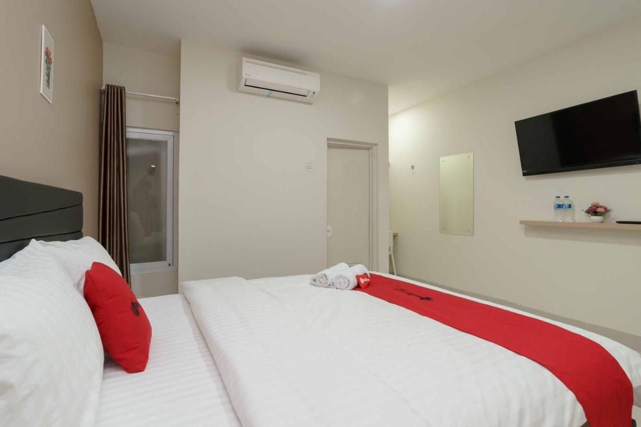 Reddoorz Plus Near Eka Hospital Bsd 5 Dadap Екстер'єр фото
