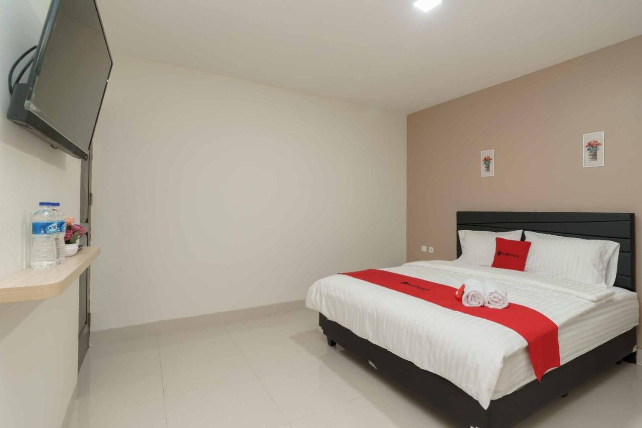 Reddoorz Plus Near Eka Hospital Bsd 5 Dadap Екстер'єр фото
